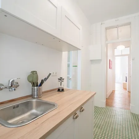 Апартаменти Shortstayflat Downtown Charming *